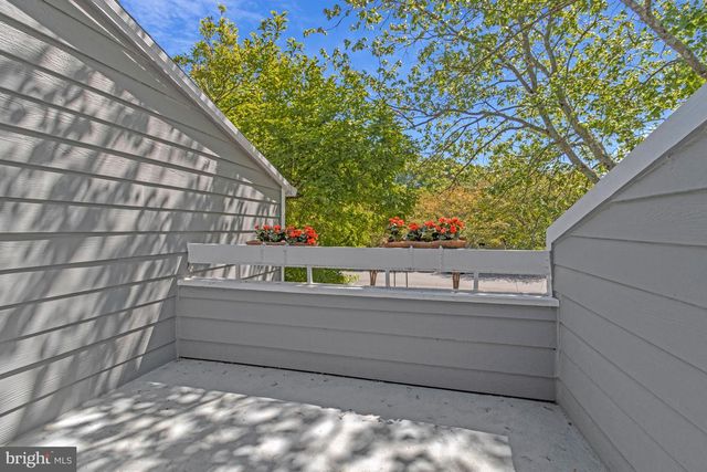 1958-B VILLARIDGE DR, Reston, VA 20191