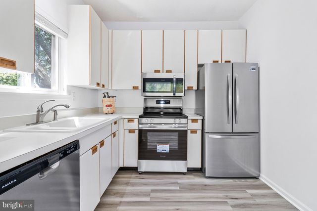 1958-B VILLARIDGE DR, Reston, VA 20191