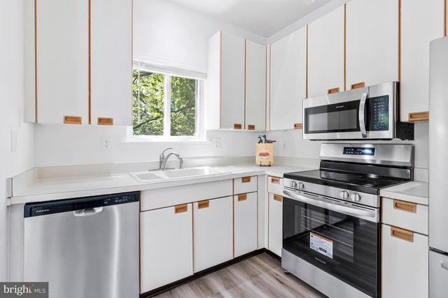 1958-B VILLARIDGE DR, Reston, VA 20191