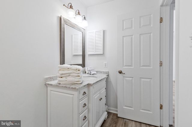 1958-B VILLARIDGE DR, Reston, VA 20191