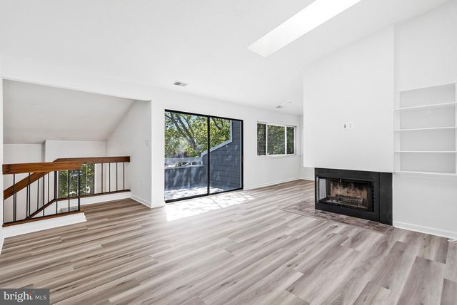 1958-B VILLARIDGE DR, Reston, VA 20191