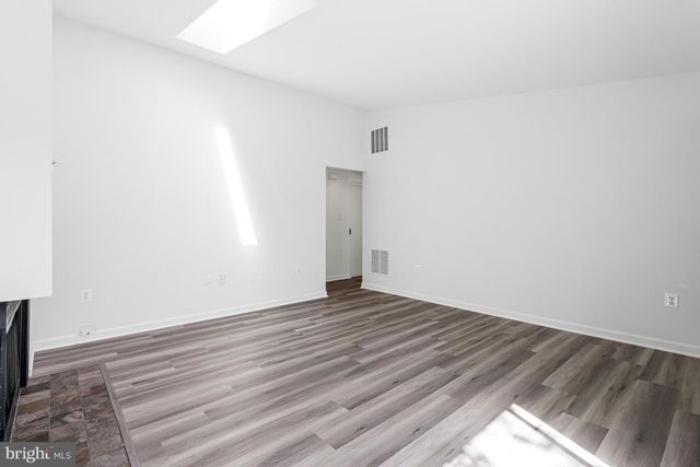 1958-B VILLARIDGE DR, Reston, VA 20191