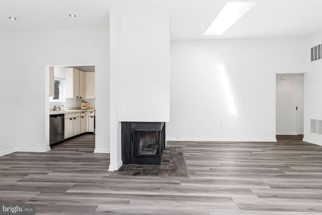 1958-B VILLARIDGE DR, Reston, VA 20191