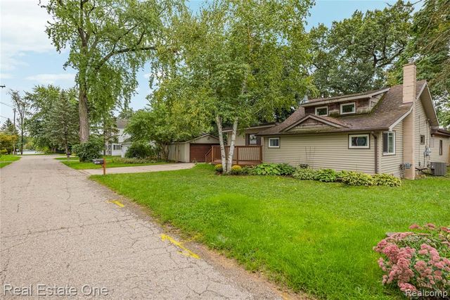 8643 Hibbing Street, Commerce Twp, MI 48382