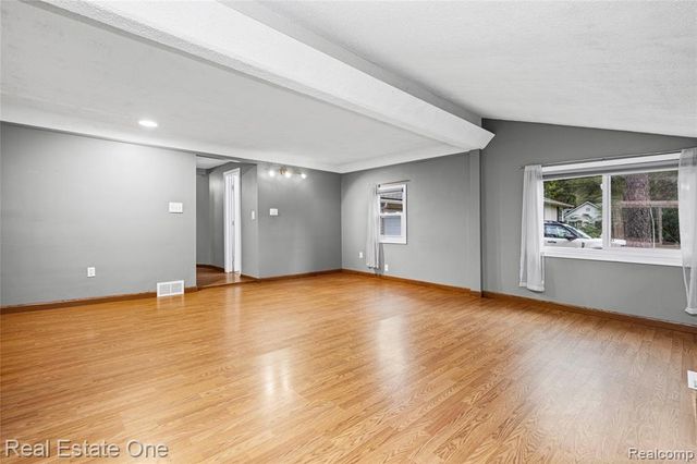 8643 Hibbing Street, Commerce Twp, MI 48382