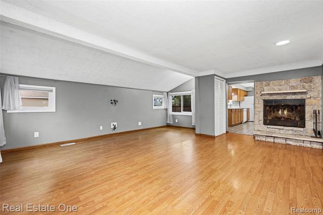 8643 Hibbing Street, Commerce Twp, MI 48382
