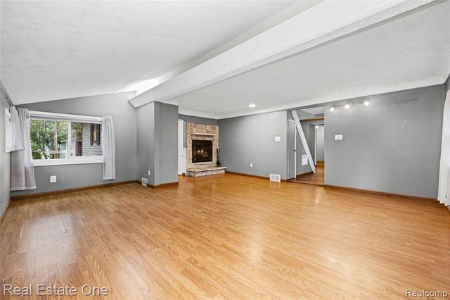 8643 Hibbing Street, Commerce Twp, MI 48382