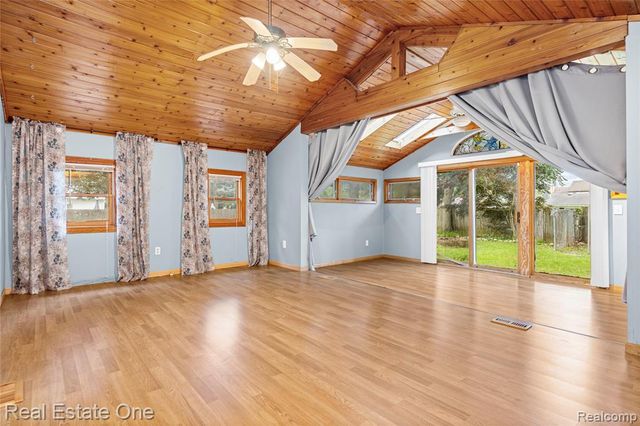8643 Hibbing Street, Commerce Twp, MI 48382