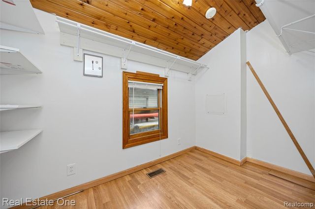 8643 Hibbing Street, Commerce Twp, MI 48382
