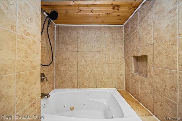 8643 Hibbing Street, Commerce Twp, MI 48382