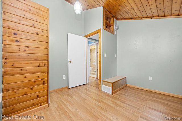 8643 Hibbing Street, Commerce Twp, MI 48382