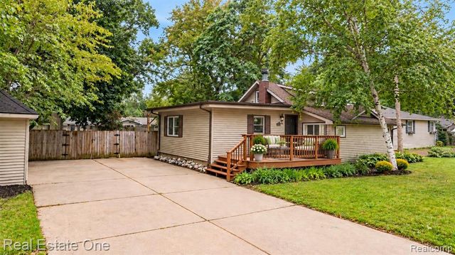 8643 Hibbing Street, Commerce Twp, MI 48382