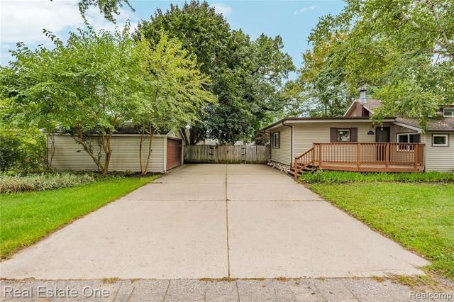 8643 Hibbing Street, Commerce Twp, MI 48382