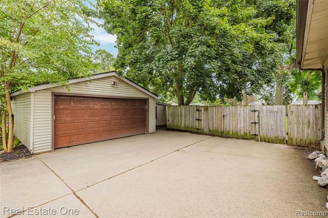 8643 Hibbing Street, Commerce Twp, MI 48382