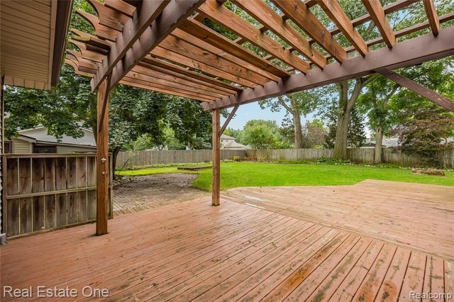 8643 Hibbing Street, Commerce Twp, MI 48382