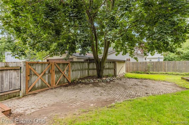 8643 Hibbing Street, Commerce Twp, MI 48382