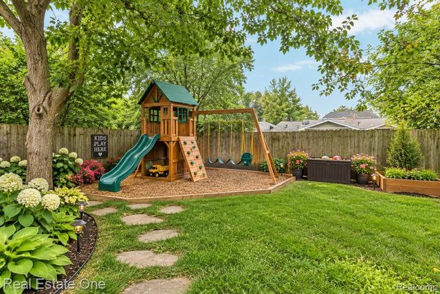 8643 Hibbing Street, Commerce Twp, MI 48382
