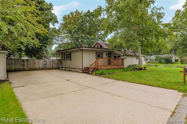8643 Hibbing Street, Commerce Twp, MI 48382