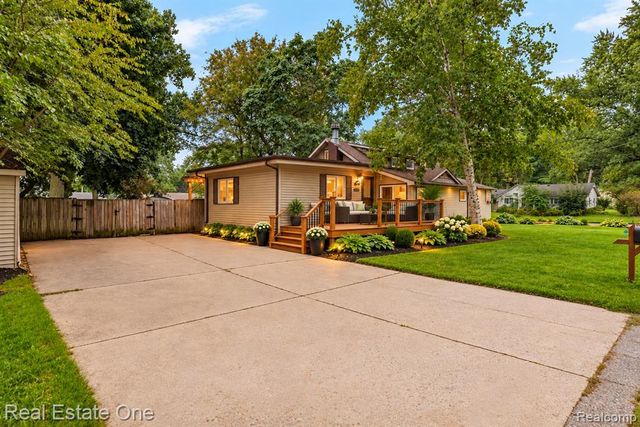 8643 Hibbing Street, Commerce Twp, MI 48382