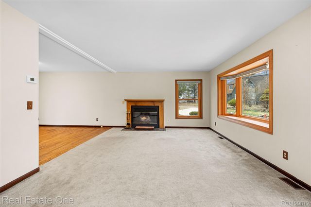 4921 Crestview Drive, Independence Charter Township, MI 48348