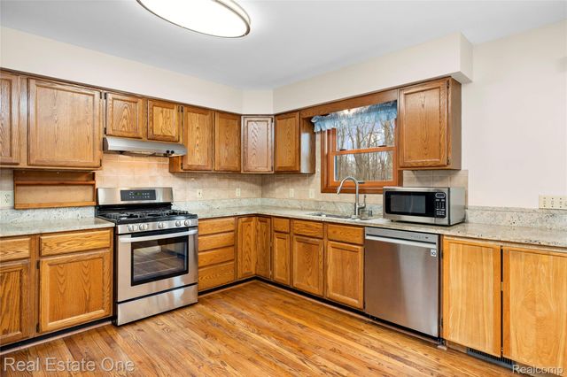 4921 Crestview Drive, Independence Charter Township, MI 48348