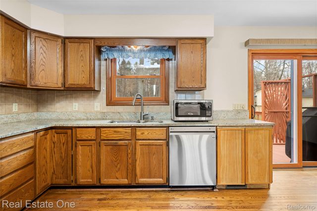 4921 Crestview Drive, Independence Charter Township, MI 48348