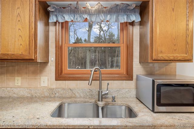 4921 Crestview Drive, Independence Charter Township, MI 48348