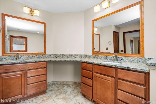 4921 Crestview Drive, Independence Charter Township, MI 48348