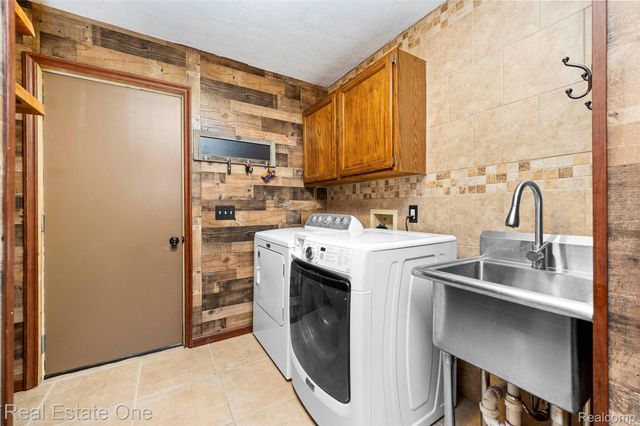 4921 Crestview Drive, Independence Charter Township, MI 48348