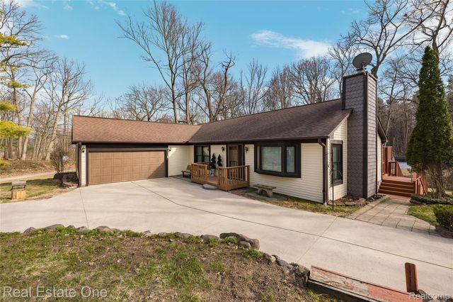 4921 Crestview Drive, Independence Charter Township, MI 48348