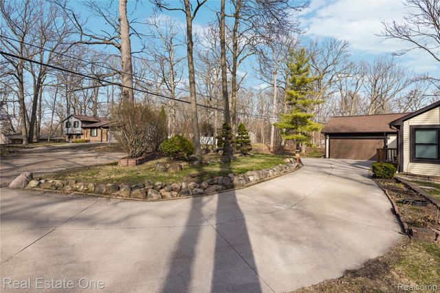 4921 Crestview Drive, Independence Charter Township, MI 48348