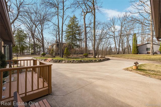 4921 Crestview Drive, Independence Charter Township, MI 48348