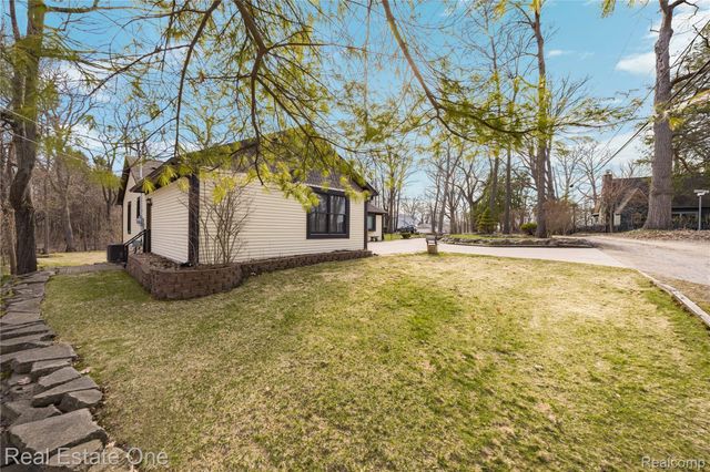 4921 Crestview Drive, Independence Charter Township, MI 48348