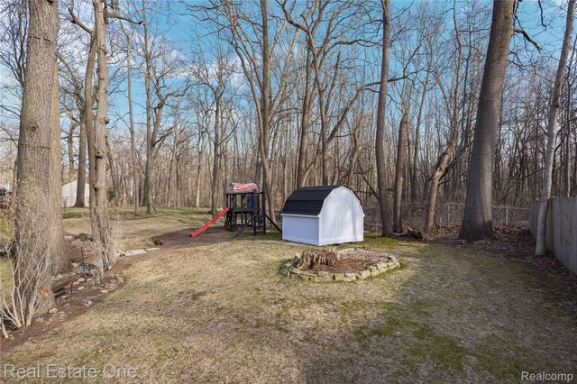 4921 Crestview Drive, Independence Charter Township, MI 48348