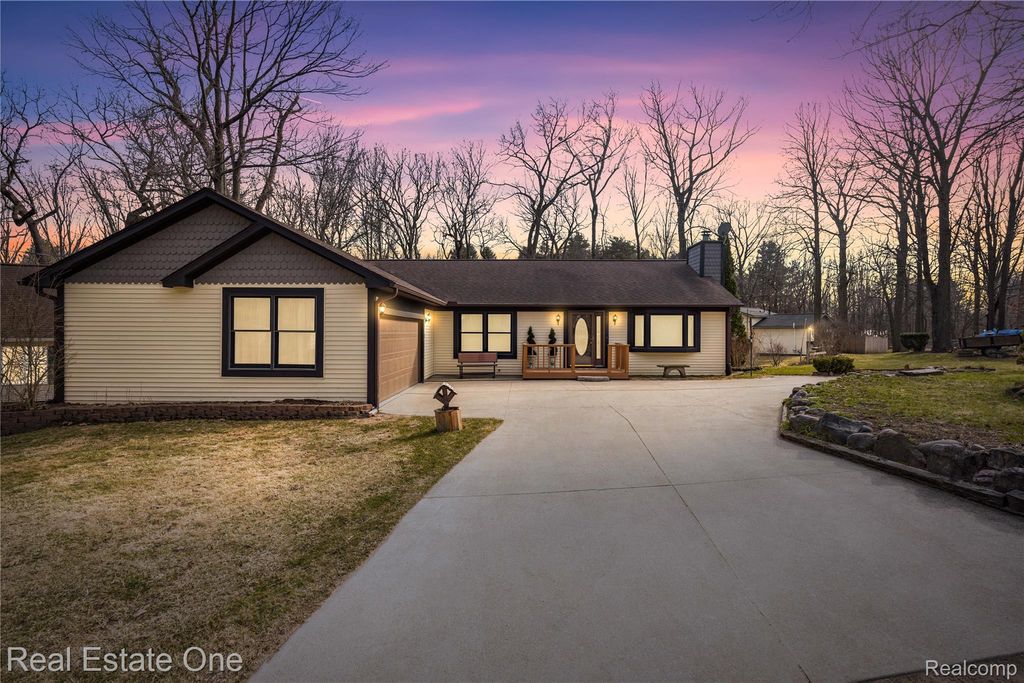 4921 Crestview Drive, Independence Charter Township, MI 48348