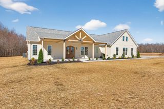 515 Heather Hts, Bradyville, TN 37026