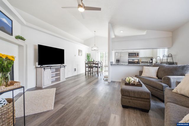 3155 La Costa Lp S, Salem, OR 97302