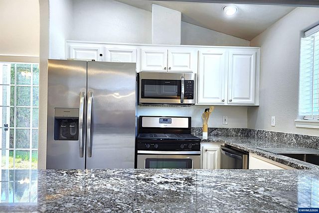 3155 La Costa Lp S, Salem, OR 97302