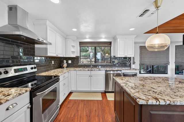 525 Skyline Dr, Placerville, CA 95667