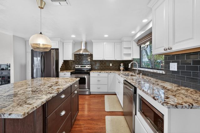 525 Skyline Dr, Placerville, CA 95667