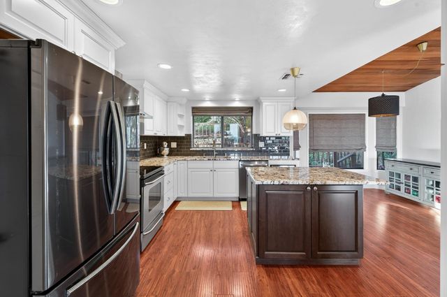 525 Skyline Dr, Placerville, CA 95667