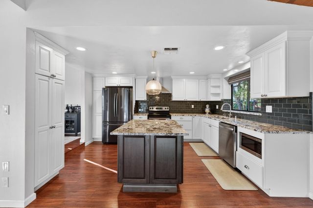 525 Skyline Dr, Placerville, CA 95667