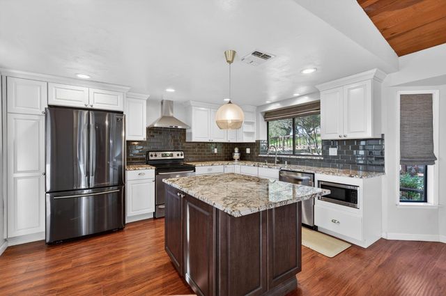 525 Skyline Dr, Placerville, CA 95667