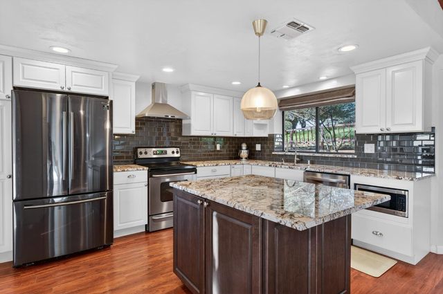 525 Skyline Dr, Placerville, CA 95667