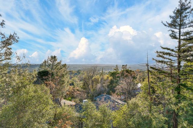 525 Skyline Dr, Placerville, CA 95667