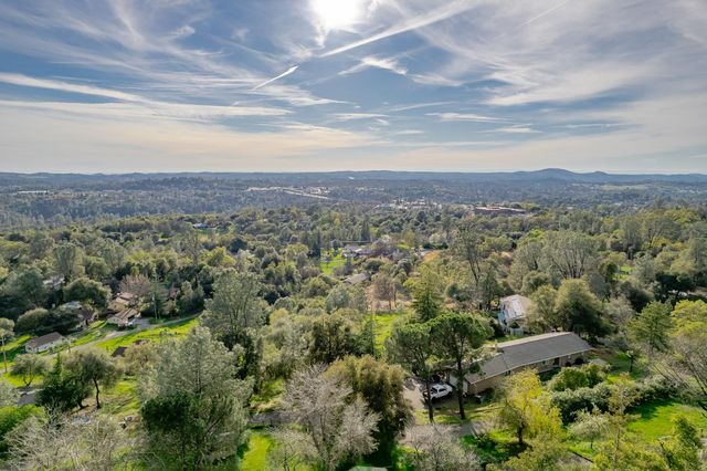 525 Skyline Dr, Placerville, CA 95667