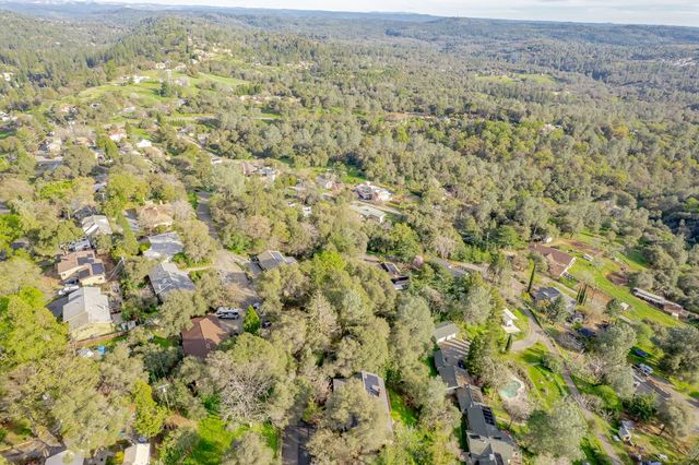 525 Skyline Dr, Placerville, CA 95667