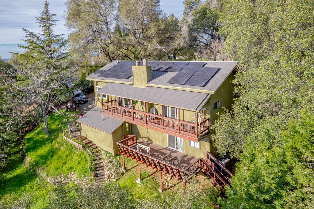 525 Skyline Dr, Placerville, CA 95667