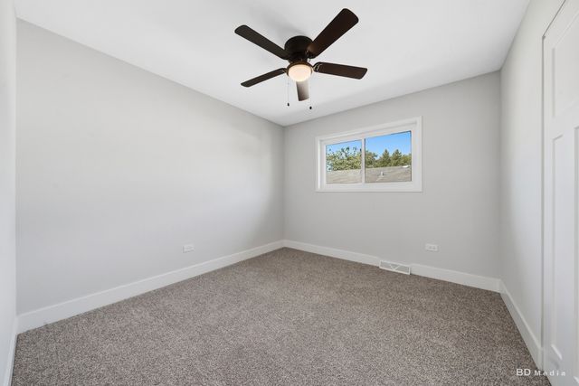 14425 Tripp Avenue, Midlothian, IL 60445