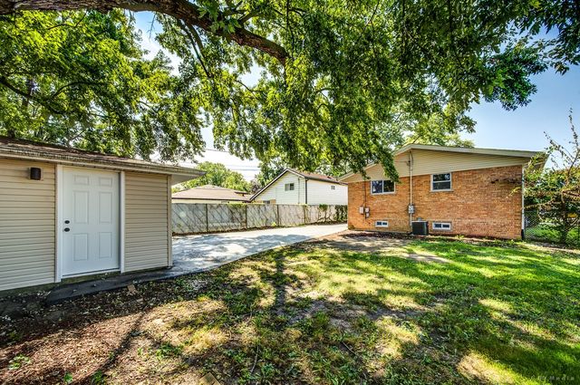 14425 Tripp Avenue, Midlothian, IL 60445